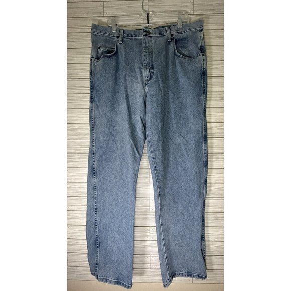 Wrangler Other - Wrangler Men's Rugged Wear 100% Cotton Regular Fit Denim Blue Jeans Size 40x32‎